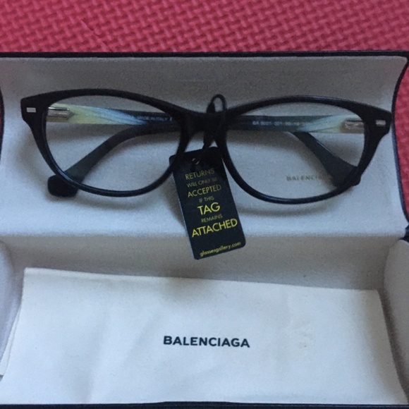New Balenciaga eyeglasses frames - Picture 2 of 3